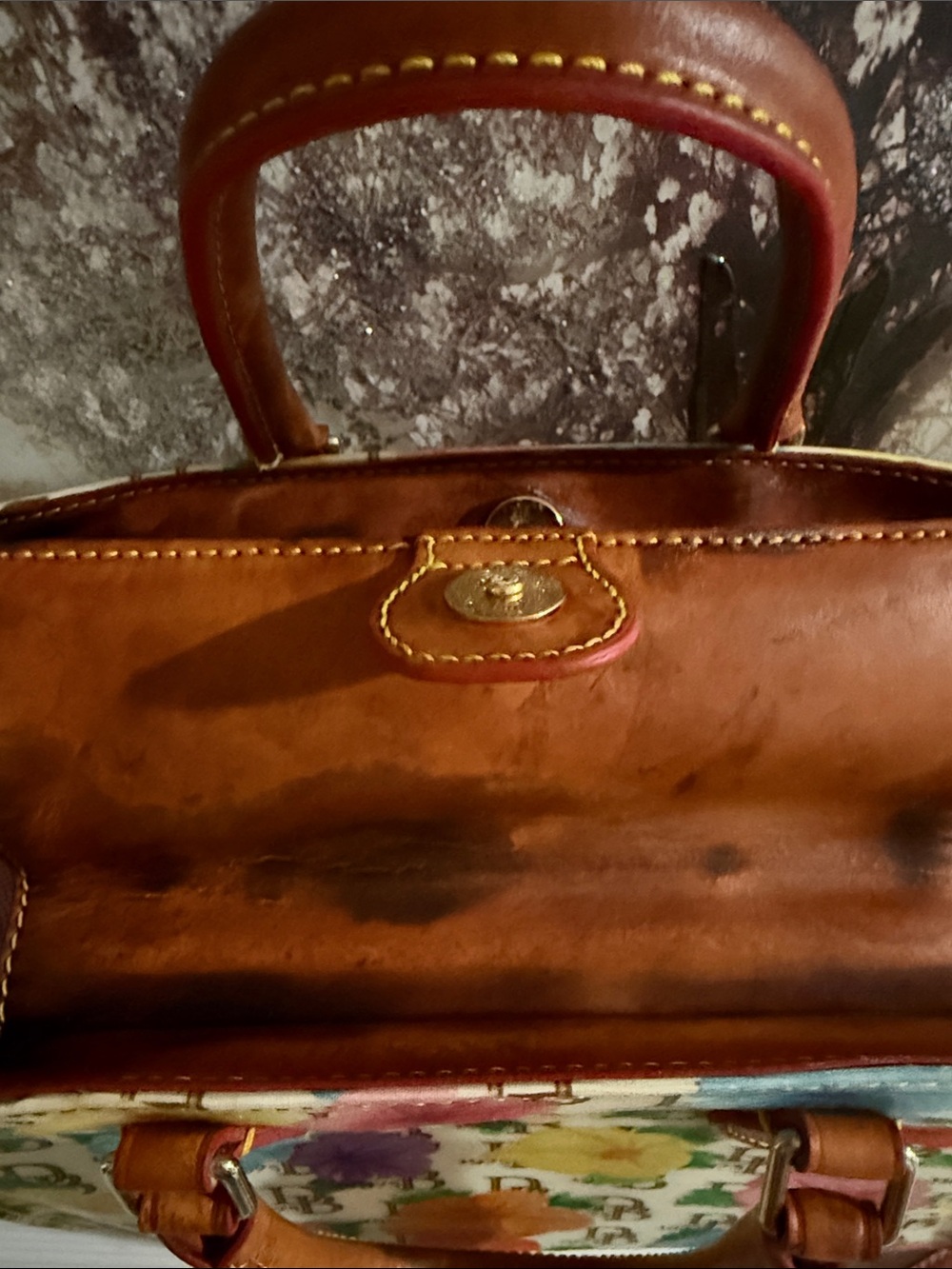 Dooney and Bourke rehab bag. The outside is great. It’s the inside is not. - Picture 7 of 8
